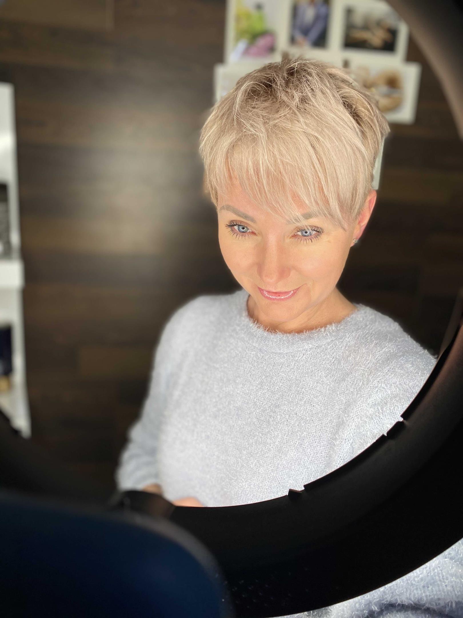 Стрижка и окрашивание волос 